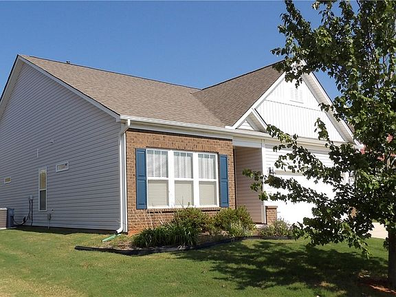 2nd image of 606 Fern Hollow Trl