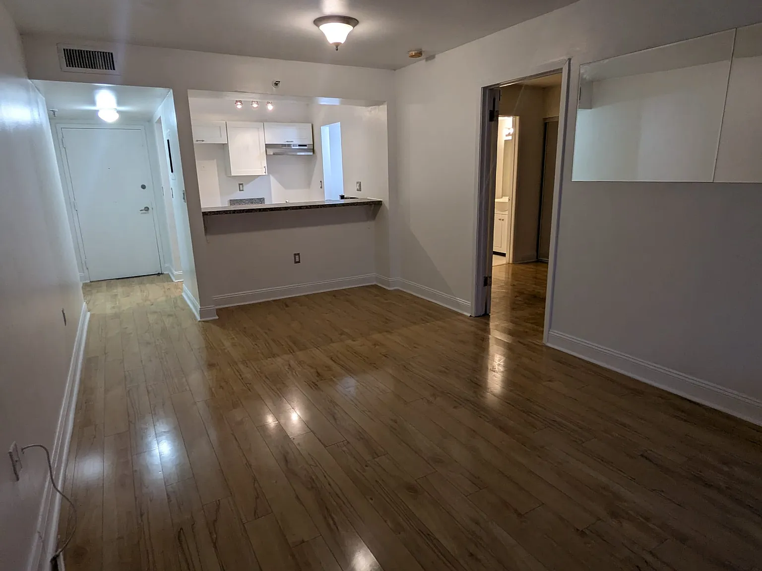 2 bed, 1000 sqft, $3,600 — Photo 2