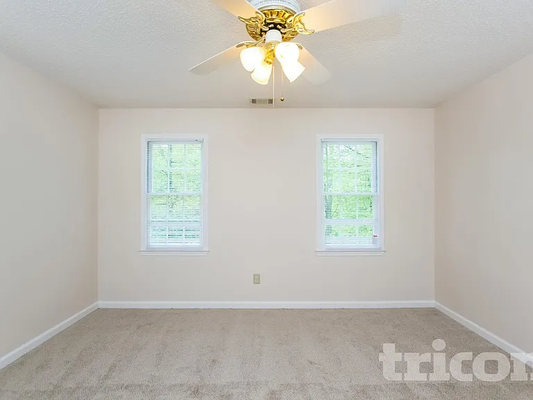 321 Stratford Dr — Photo 12