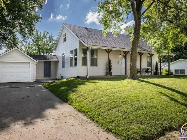 907 Iowa Ave, Holton, KS 66436