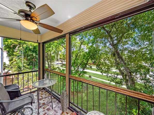 7000 NW 17th St APT 303, Plantation, FL 33313