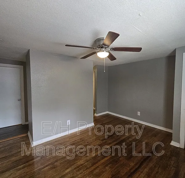 1010 E 8th St N — Photo 4