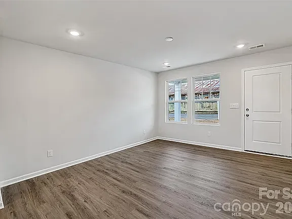 520 Bond St — Photo 2