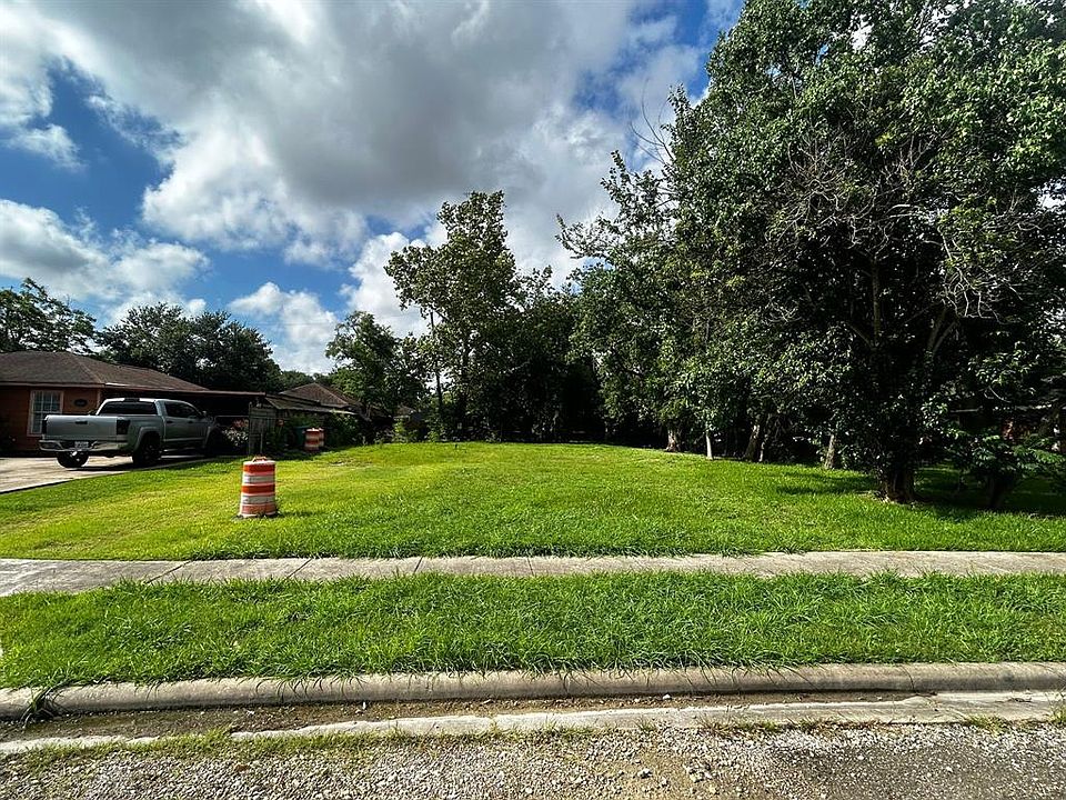 2nd image of 1406 Lawrence Ave