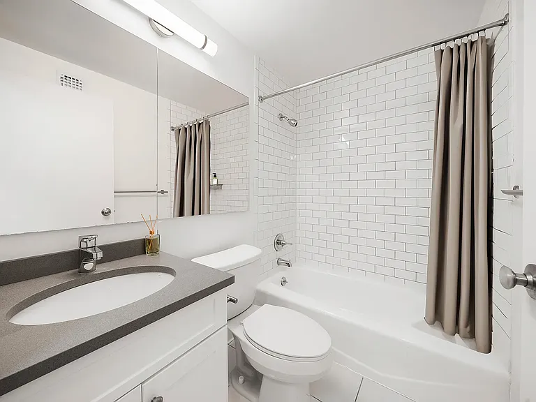 395 S End Ave #8P — Photo 2