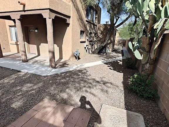 3rd image of 1407 E Blacklidge Dr #2