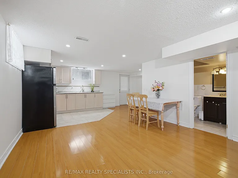 1036 Caven St — Photo 10