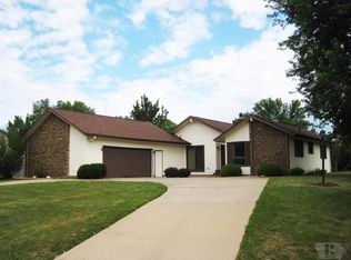 15 Greenbrier Ct, Keokuk, IA