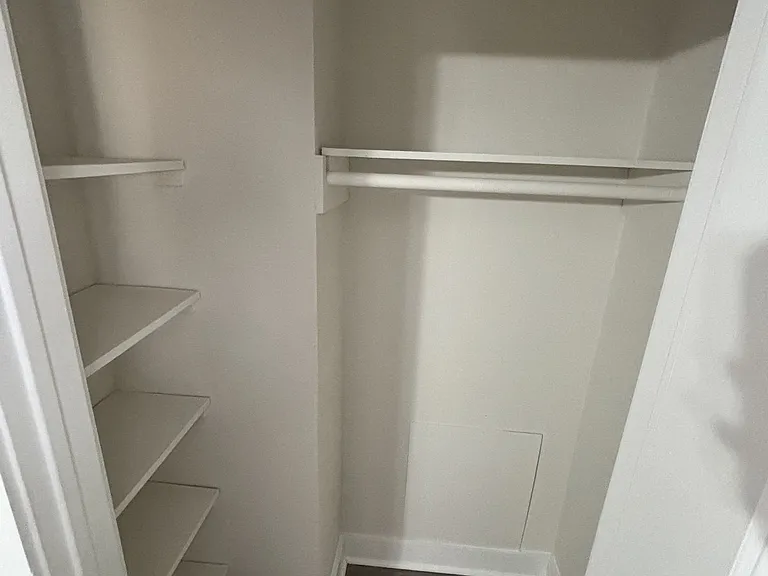 Avondale Apartments — Photo 14