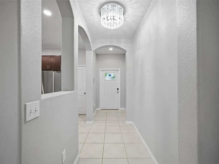 724 Royal Empress Dr — Photo 6