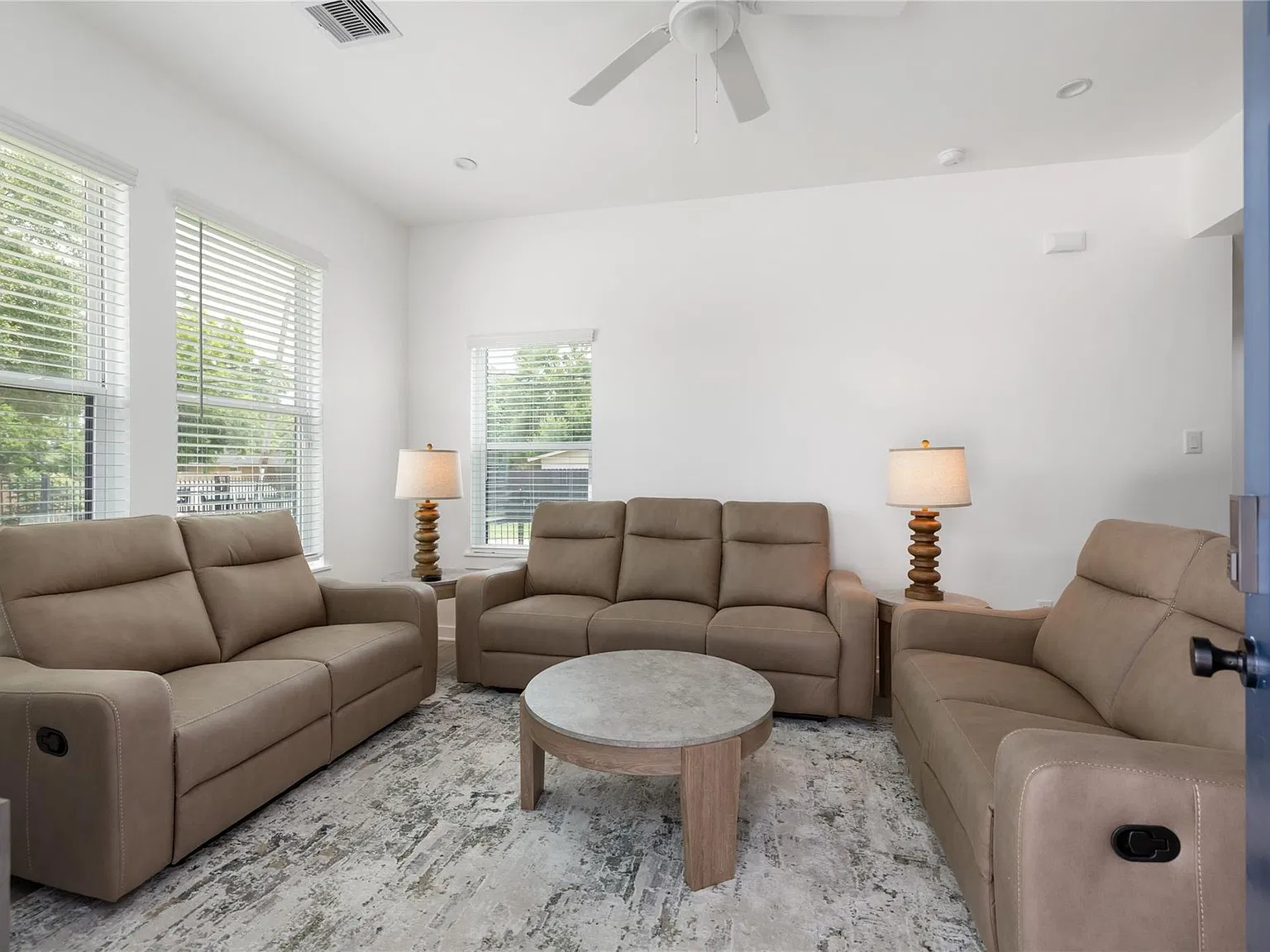 6004 Bois D Arc St — Photo 3