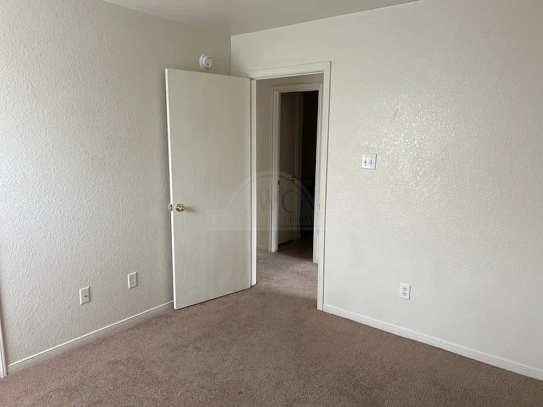 502 Primrose Dr — Photo 11
