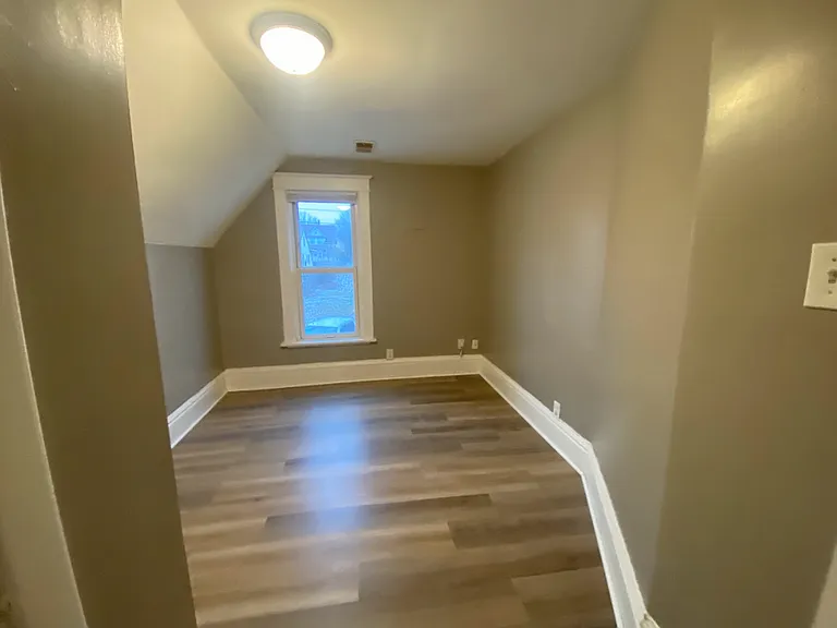 2211 Queen Ave N #2 — Photo 11