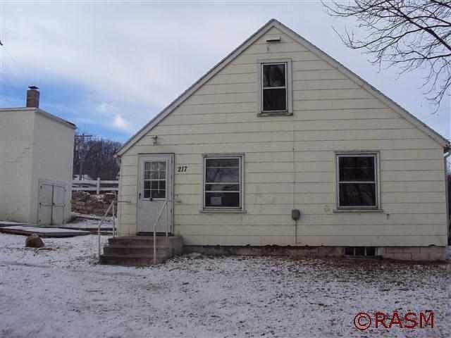 1st image of 217 Finch St S