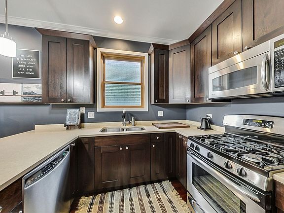 5th image of 1055 N Hermitage Ave #2