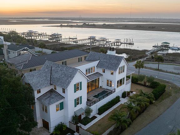 2nd image of 120 Palm Blvd