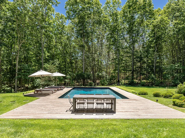753 Edge Of Woods Rd — Photo 30