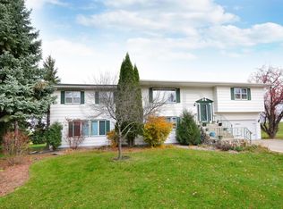 126 Rolling Hills Cir, Grand Forks, ND 58201