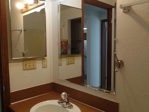3rd image of 1401 W Sandalwood Dr