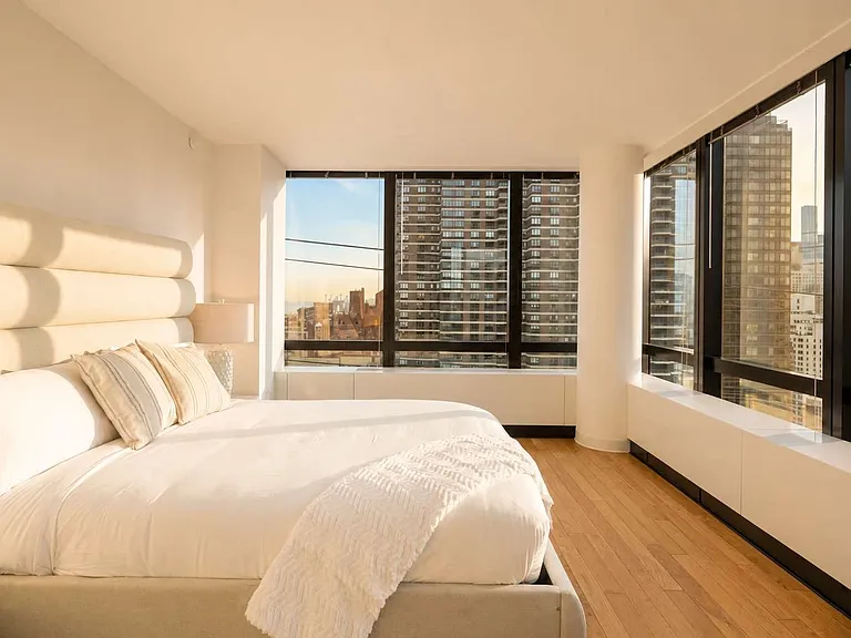 1113 York Ave #26E — Photo 8