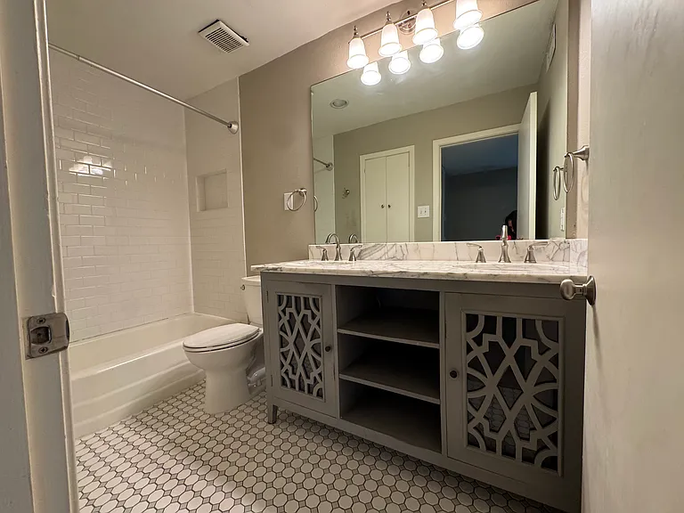 7424 W Northwest Hwy #6 — Photo 23