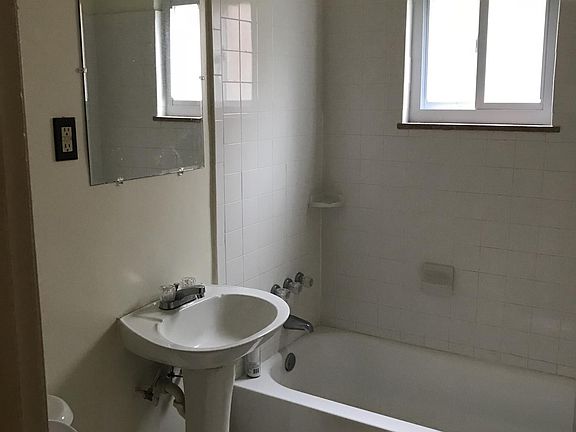 4th image of 18015 Harvard Ave #1