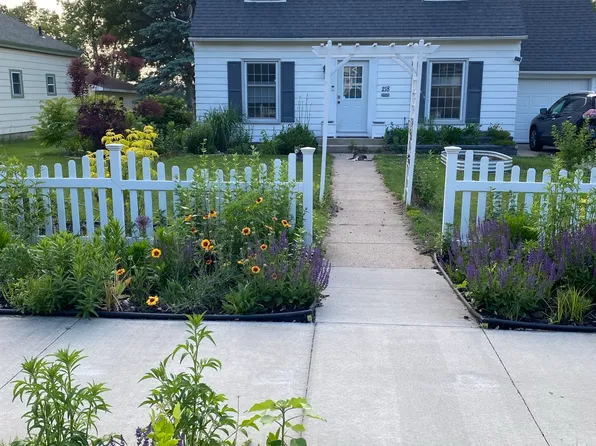 218 S 4th St, Le Sueur, MN 56058