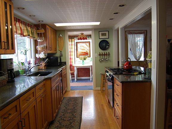 Kitchen & Breakfast Nook