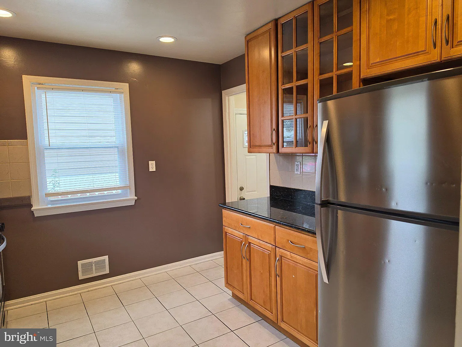 4 bed, 2.0 bath, 1092 sqft, $3,200 — Photo 4