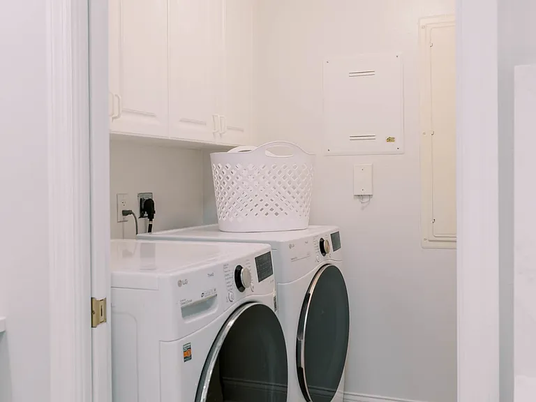 521 Mandalay Ave — Photo 22