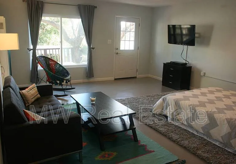 1510 N Benton Way — Photo 12