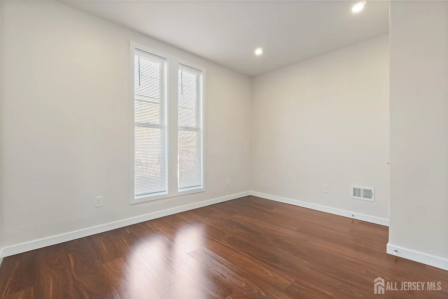 2 bed, 1.0 bath, 687 sqft, $2,400 — Photo 3