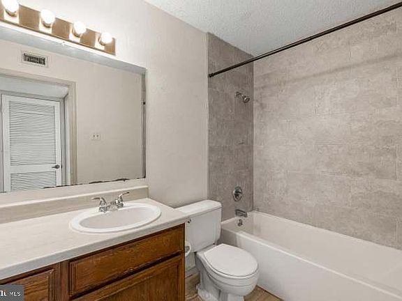 2nd image of 1535 Lincoln Way #102