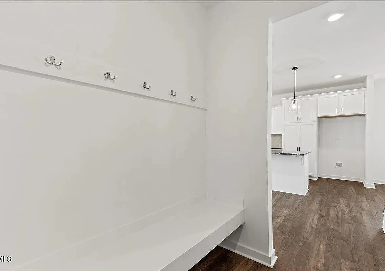 Like New and Move-in Ready!! — Photo 2