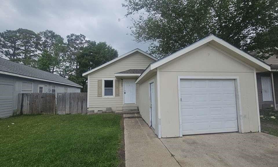 1st image of 11919 Kingslake Forest Dr