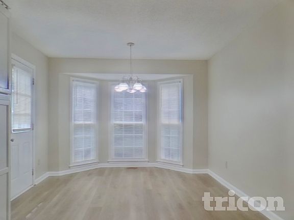 5th image of 178 Nicole Dr