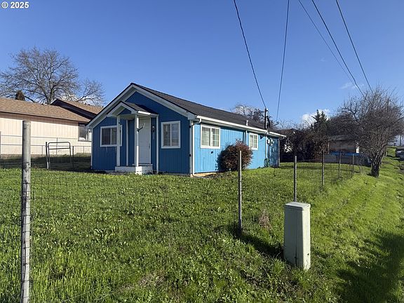 2nd image of 110 SE Darrell Ave
