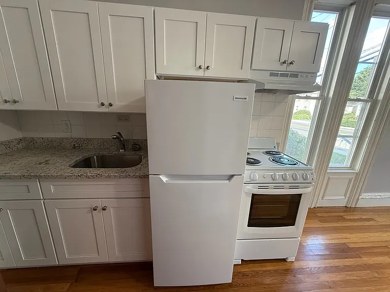 57-59 Pleasant St #1 — Photo 4