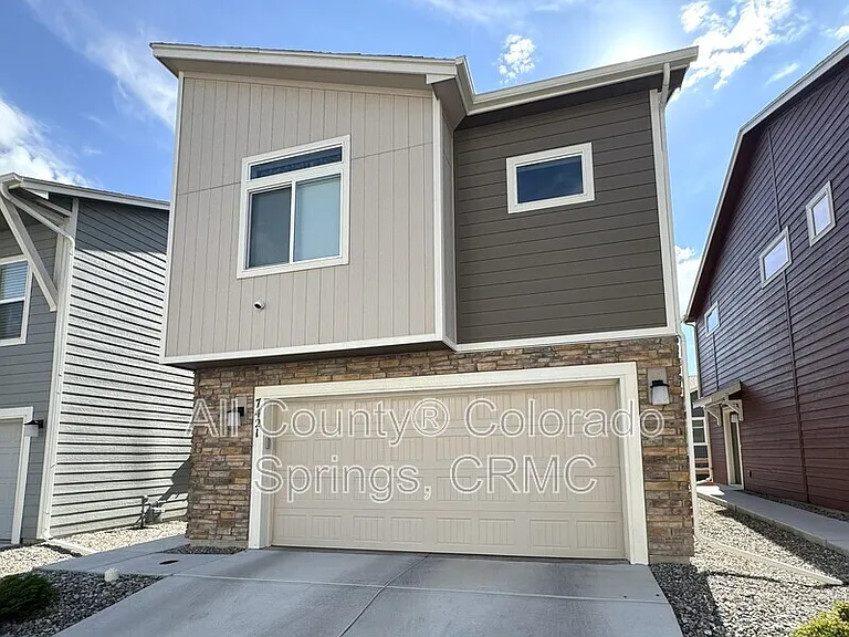 7421 Marbled Wood — Photo 1