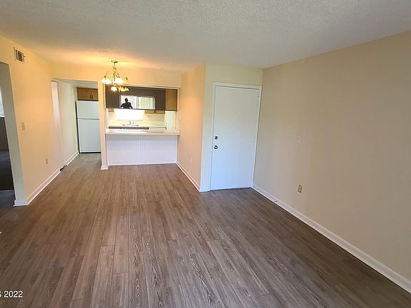4th image of 148 Berkshire Ln #148