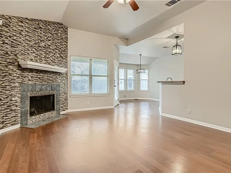 113 Cassandra Dr — Photo 4