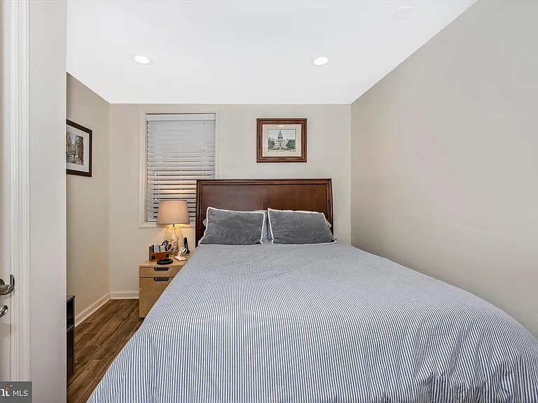 6402 Montrose Rd — Photo 30
