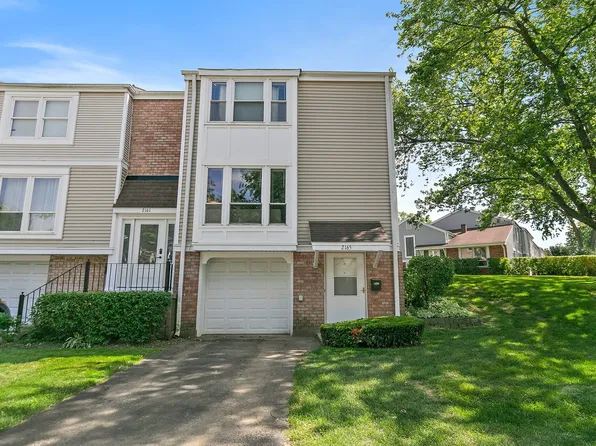 2165 Greystone Pl, Hoffman Estates, IL 60169