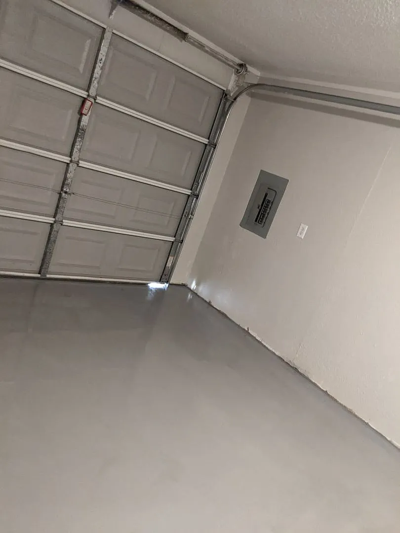 Nice 2 bedroom home with attached garage! — Photo 4
