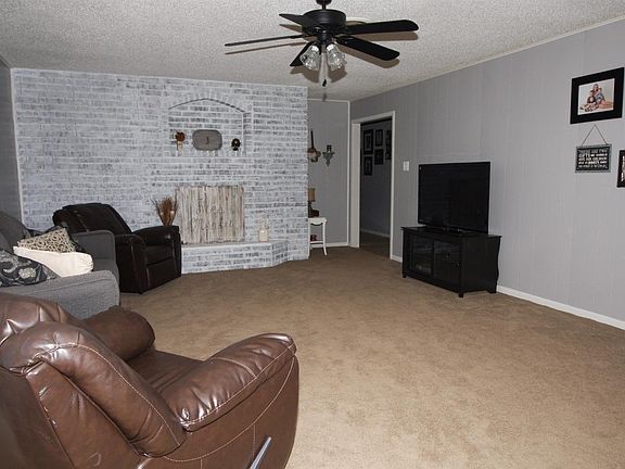 3rd image of 212 Redwood Ln