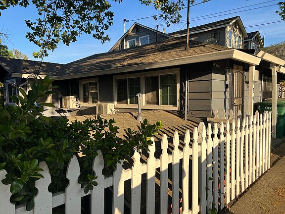 3rd image of 1129 Magnolia Ave