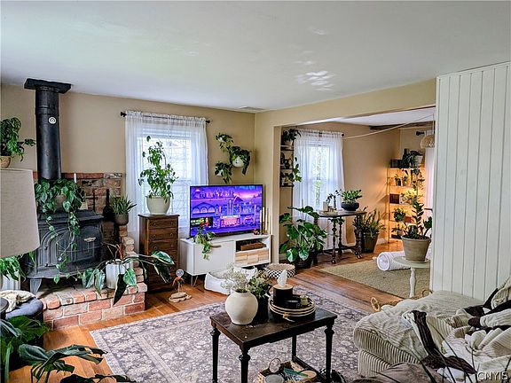 4th image of 527 Salisbury Park Dr