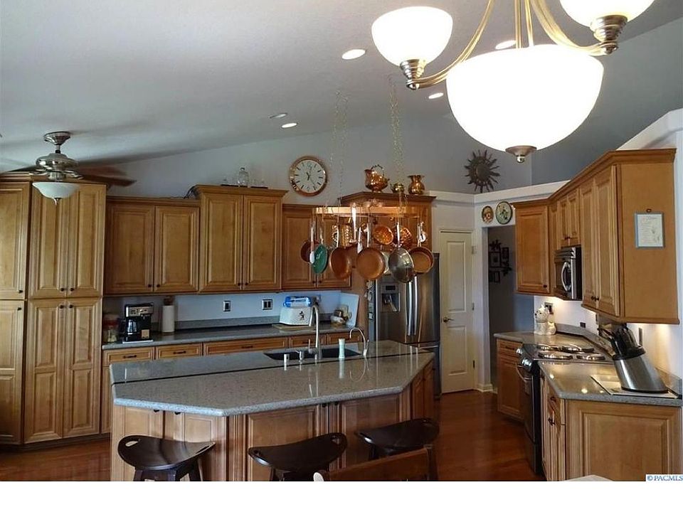 2nd image of 4404 Laredo Dr