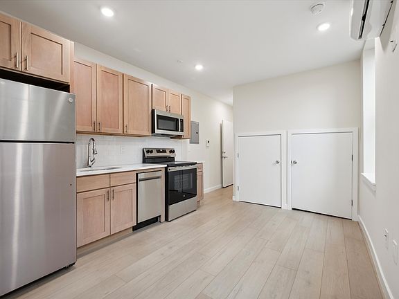 2nd image of 2614 W Girard Ave #C