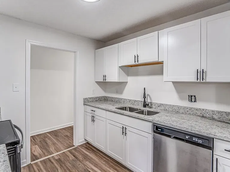 1079 Larry Ln — Photo 14
